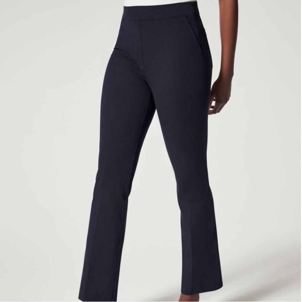 SPANX On the Go Cropped Kick Flare Pants in Black Size Small